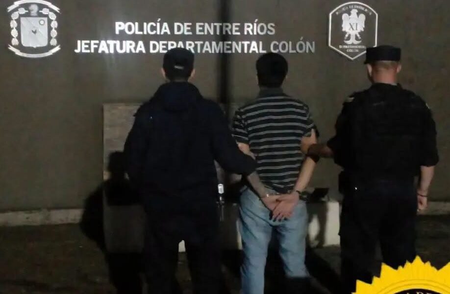 Colón: Un vecino retuvo a un joven que intentó ingresar en viviendas y autos – Arriba Noticias Colón: Un vecino retuvo a un joven que intentó ingresar en viviendas y autos – Arriba Noticias