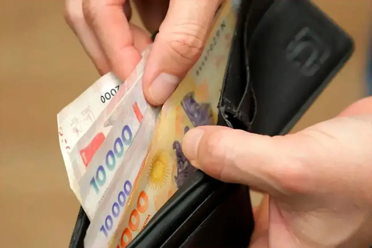 El salario real del sector privado cayó 3% en un año y la mitad cobra menos de .385.000 – Arriba Noticias