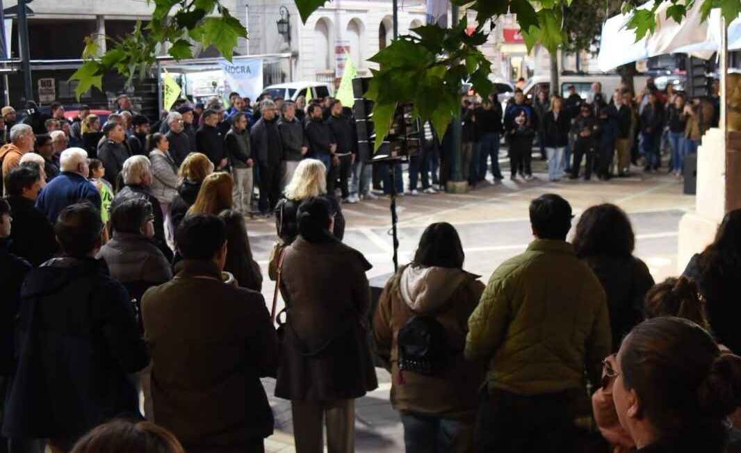Concepción del Uruguay: el PJ y la CGT conmemoraron el Día de la Lealtad Peronista en Plaza Ramírez – Arriba Noticias Concepción del Uruguay: el PJ y la CGT conmemoraron el Día de la Lealtad Peronista en Plaza Ramírez – Arriba Noticias
