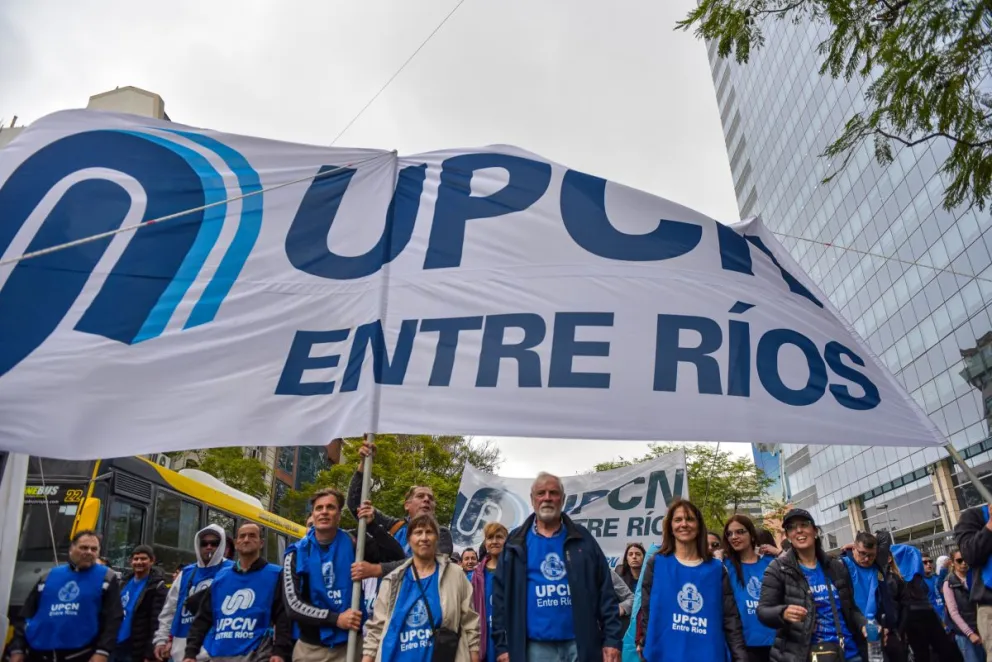 UPCN Entre Ríos marchó junto a CGT: Miles de entrerrianos expresaron su apoyo a la industria nacional – Arriba Noticias UPCN Entre Ríos marchó junto a CGT: Miles de entrerrianos expresaron su apoyo a la industria nacional – Arriba Noticias